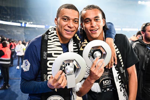 Kylian e Ethan Mbappé foram campeões no PSG (IMAGO)