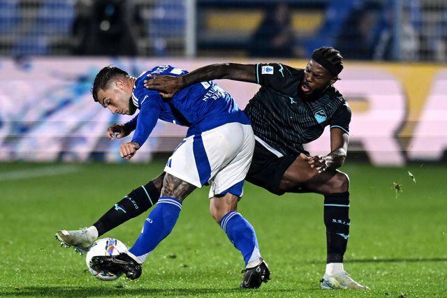 Serie A: Nuno Tavares assiste e é expulso na goleada da Lazio