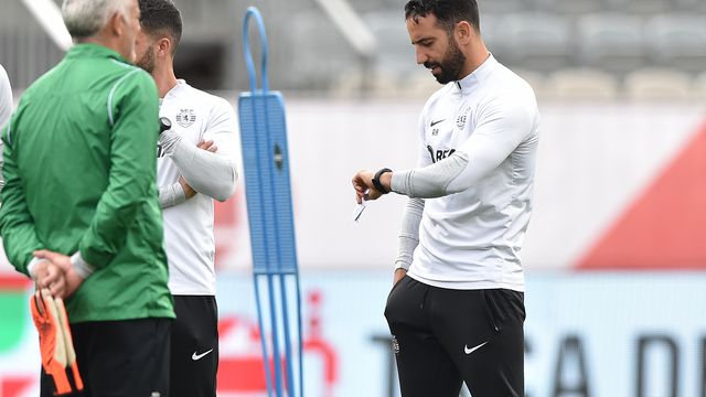 «Não faz muito sentido Amorim ficar mais um mês»