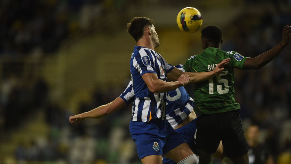 Autogolo de Buta dá vantagem ao FC Porto (vídeo)