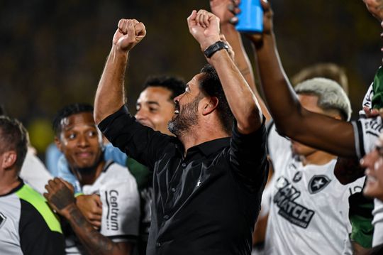 Autocarro do Botafogo apedrejado: Artur Jorge explica trabalho mental com os jogadores