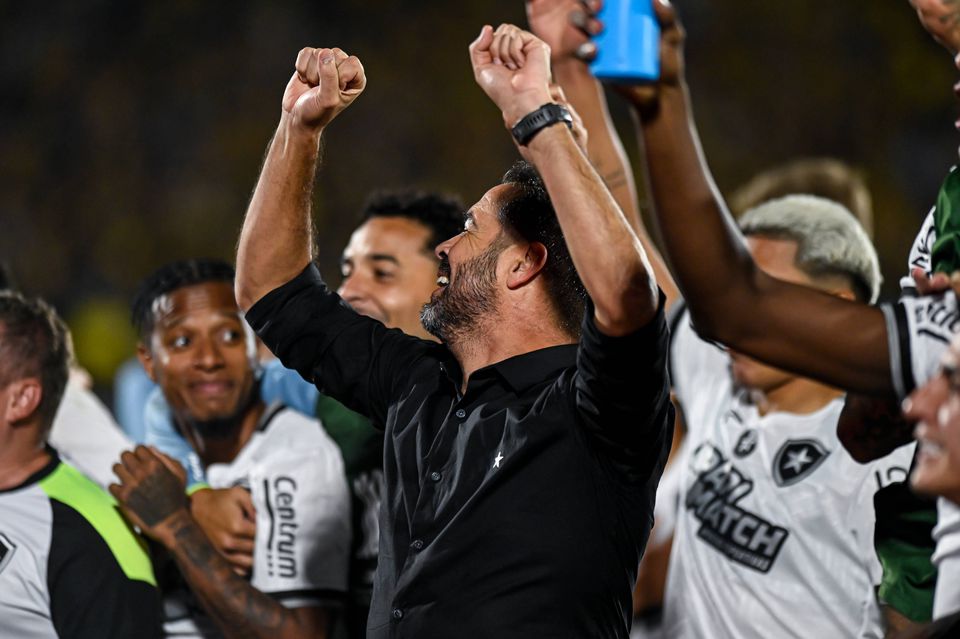 Autocarro do Botafogo apedrejado: Artur Jorge explica trabalho mental com os jogadores