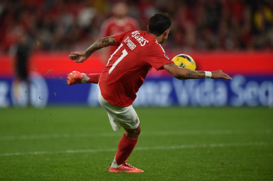 Benfica: pontapé na monotonia de Di María fez viagem pelo globo