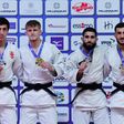 O bronze Mate Beruashvili (Geo), o campeão Ioan Dzitav (Rom) e os bronzes Sos Hacatrjan (Ser) e Otari Kvantidze (Por)       Fotografia Kostadin Andonov/EJU