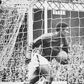 Foto mítica de Eusébio no Mundial de 1966, em Inglaterra: aos 25 minutos Portugal perdia por 0-3 contra a Coreia do Norte, mas venceu por 5-3, com quatro golos do Pantera Negra - Foto: A BOLA