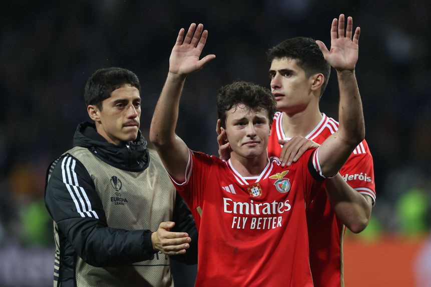 Tiago Gouveia e João Neves no Benfica (IMAGO)