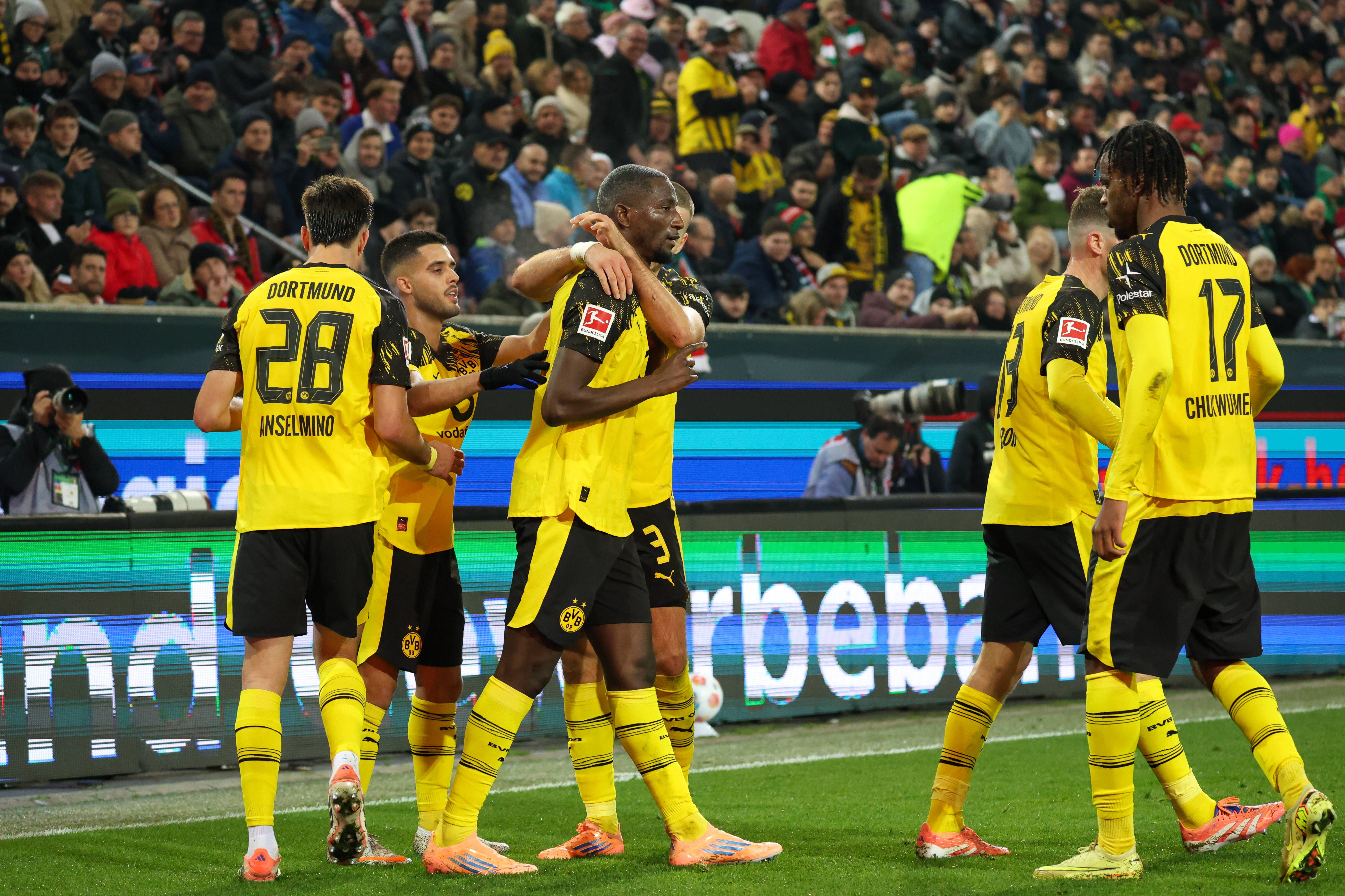Guirassy foi o herói do Dortmund frente ao Augsburgo