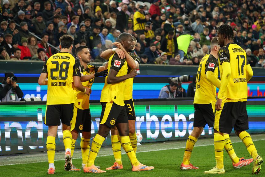 Guirassy foi o herói do Dortmund frente ao Augsburgo
