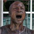 O antes e depois da estátua de Wade. Fotos IMAGO