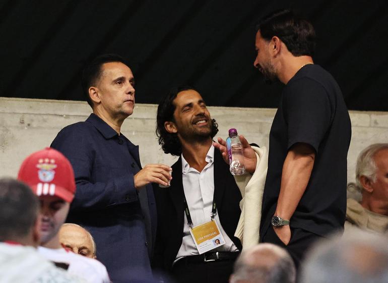 Marco Silva e Mário Branco atentos à equipa B encarnada - Foto: Benfica