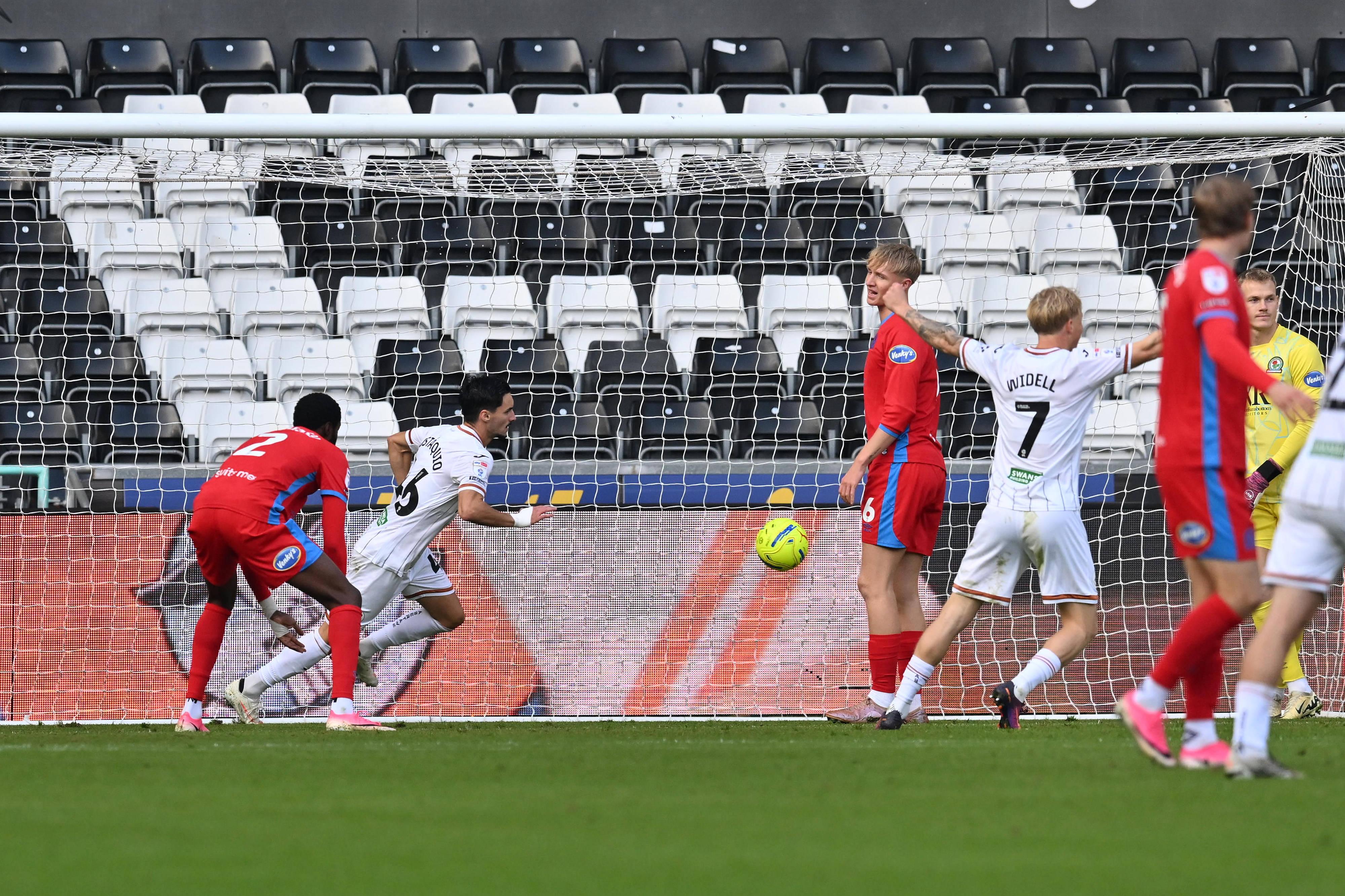 Eustáquio marcou na goleada do Swansea