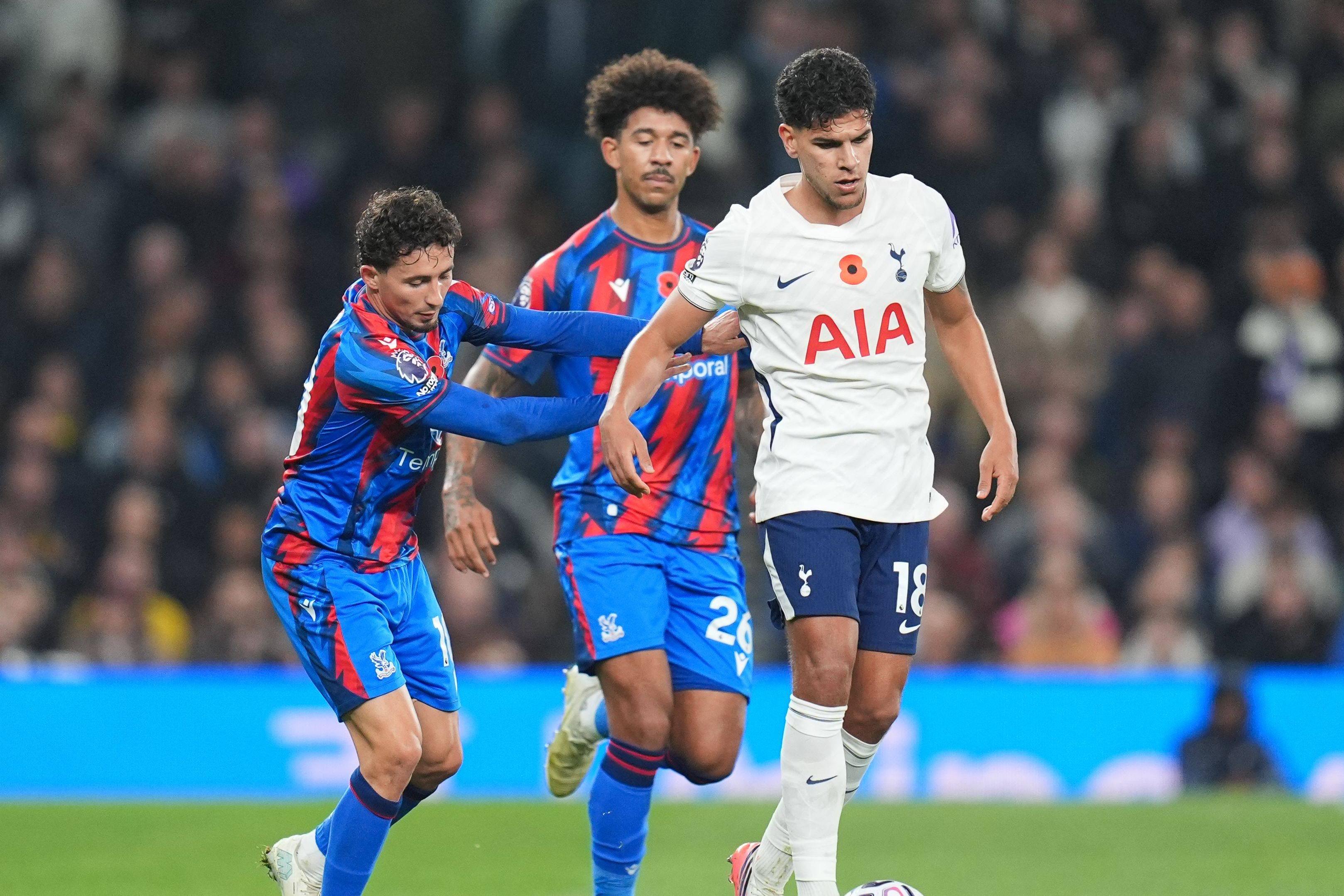 Mateus Fernandes foi titular na vitória do Tottenham