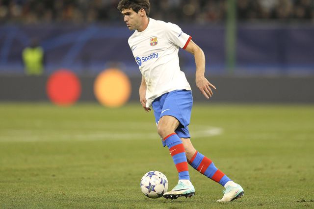 Barcelona: Marcos Alonso vai ser operado