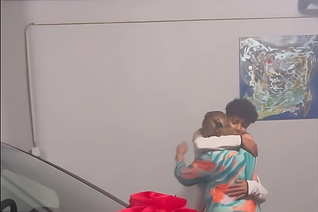 VÍDEO: mãe Dolores vai às lágrimas com prenda de Cristiano Ronaldo