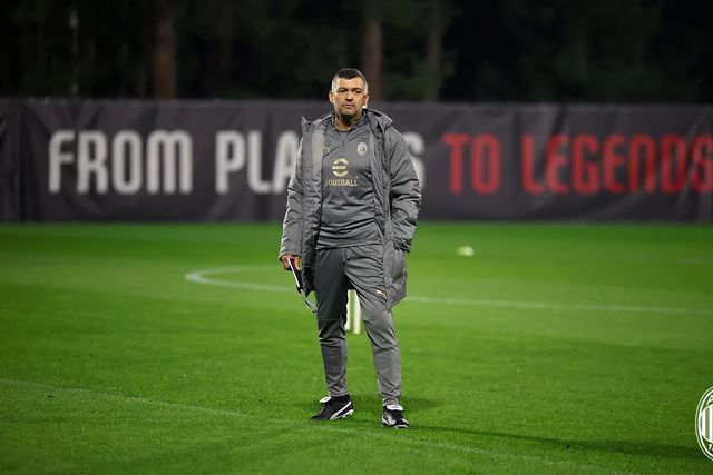 Sérgio Conceição durante o primeiro treino no Milan