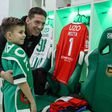 Aleksander e Miszta no balneário do Rio Ave