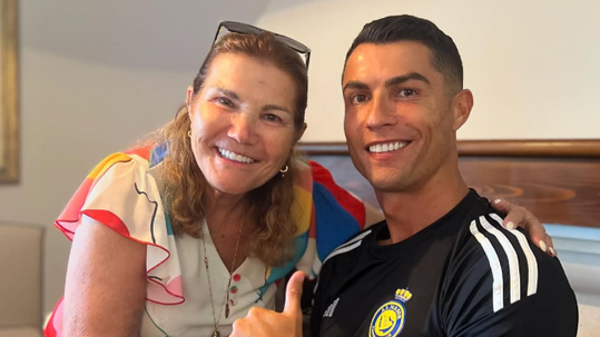 Ronaldo dá os parabéns à mãe: «Obrigado por me inspirares todos os dias»