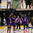 Rookies dos LA Lakers e o filho Bronny cantam os parabéns a LeBron James
