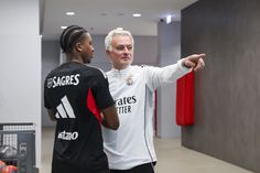 Sidny Lopes Cabral e José Mourinho - Foto: SL Benfica