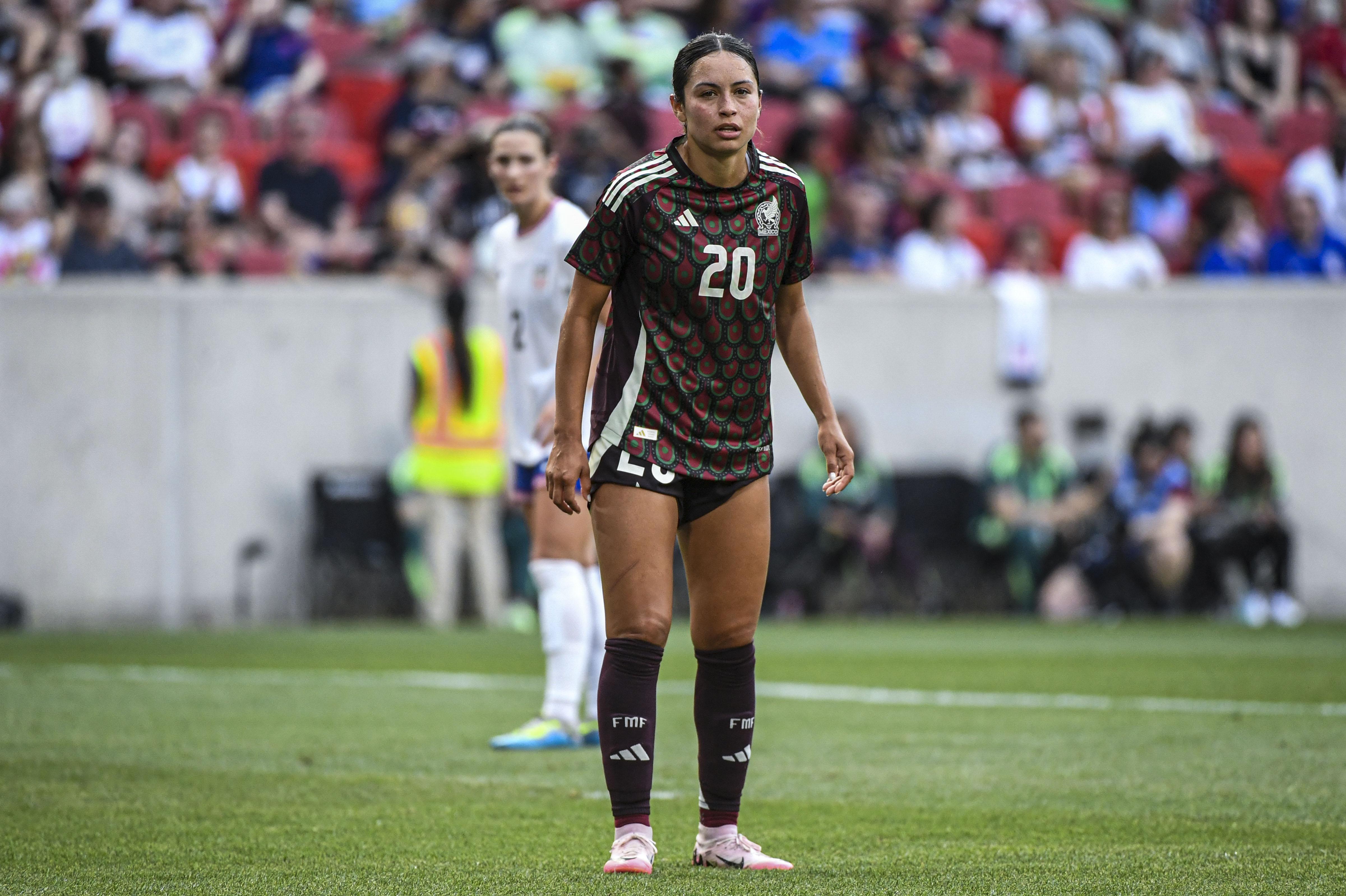 Scarlett Camberos, the footballer who overcame harassment, survived exile and made it to the top