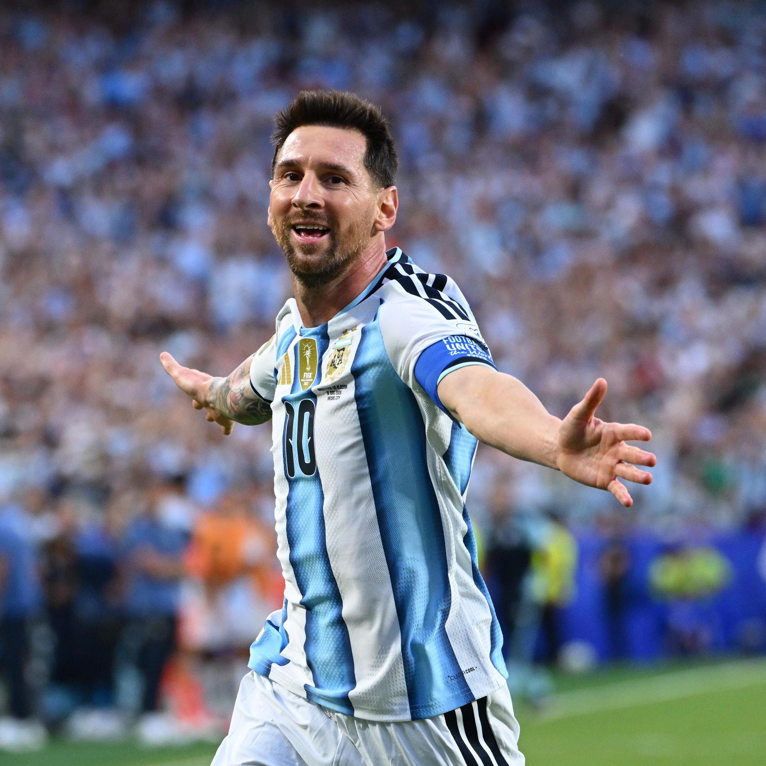 Messi, always Messi: 200 matches, a hat-trick and an all-time record