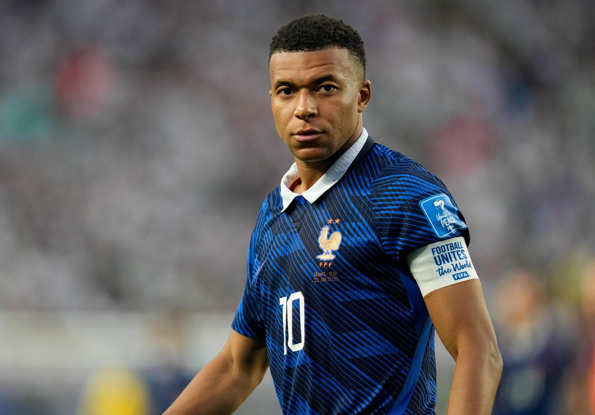 Mbappé smashes a Messi record in a crazy match against England