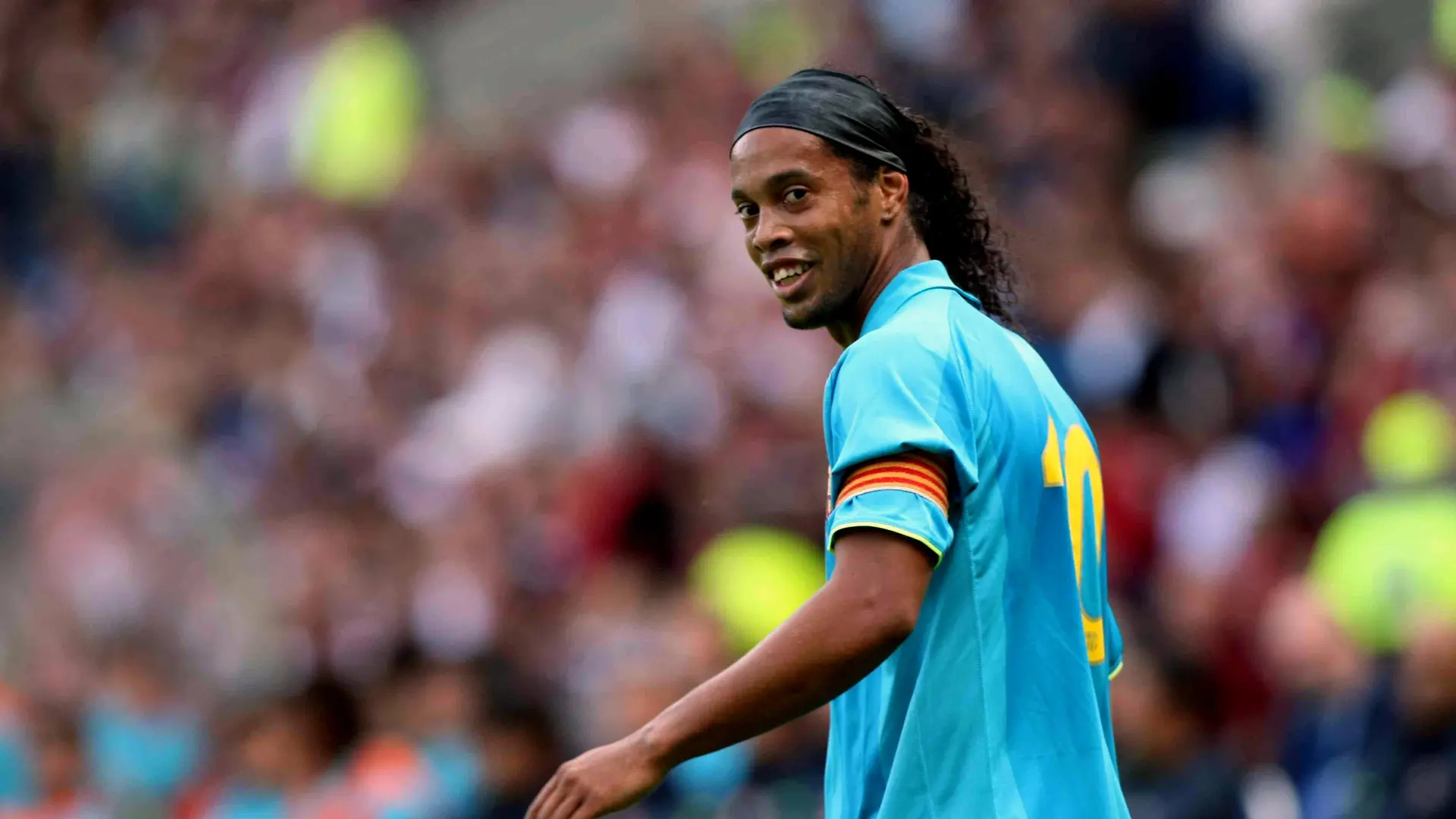 Ronaldinho: Smiling Through It All - His Journey