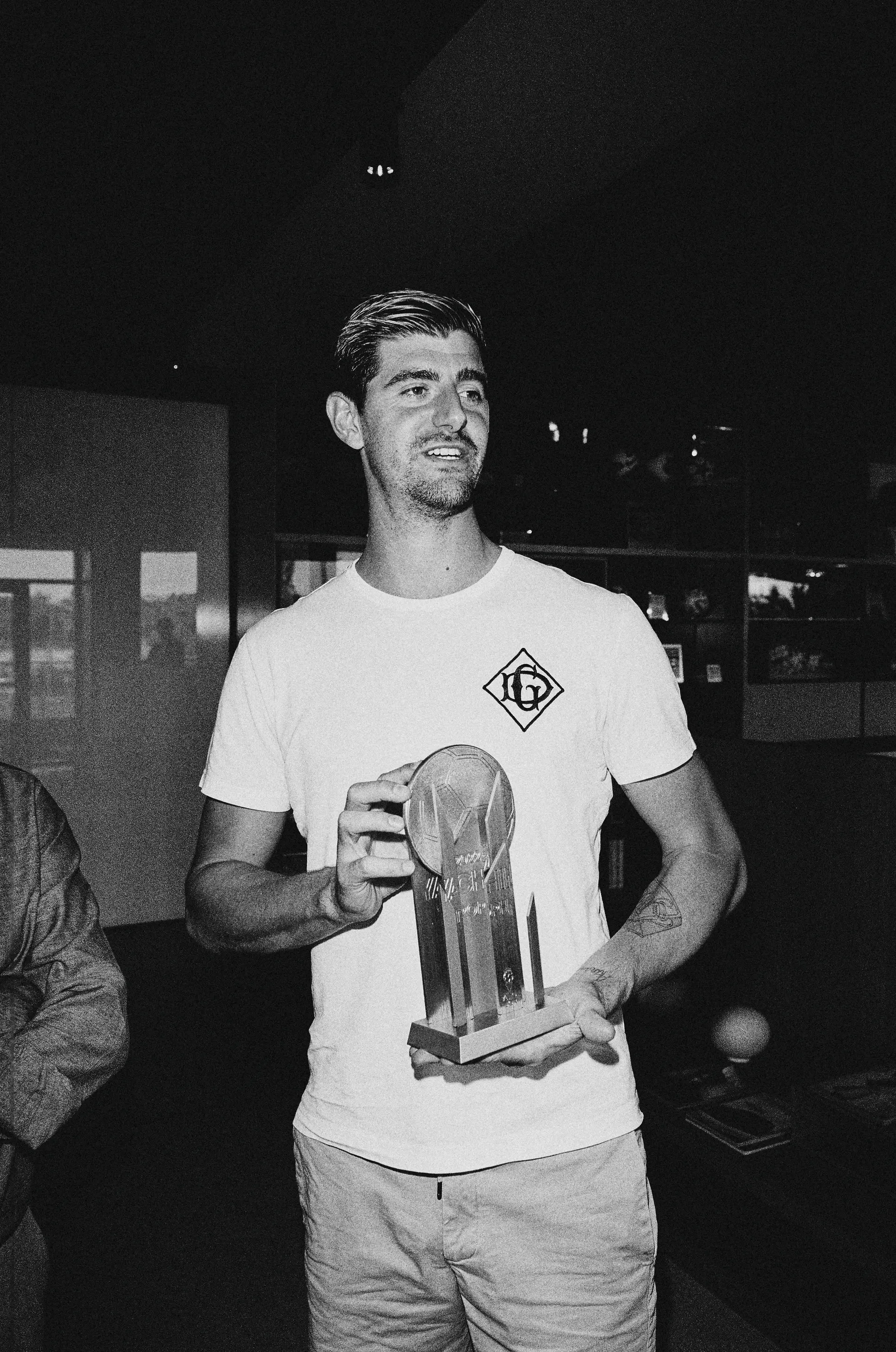 The trophy was presented to Thibaut Courtois in a relaxed atmosphere.