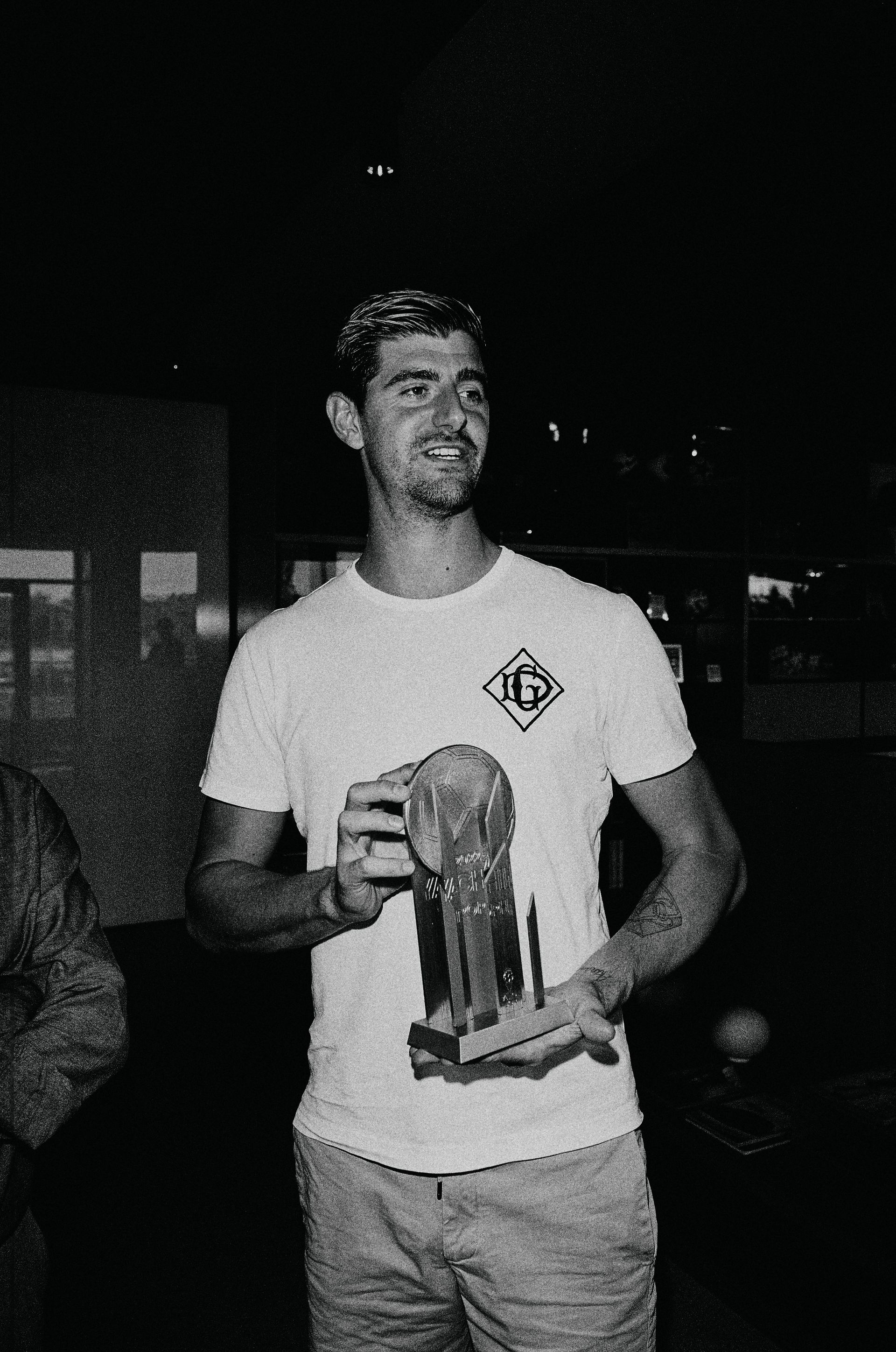 The trophy was presented to Thibaut Courtois in a relaxed atmosphere.