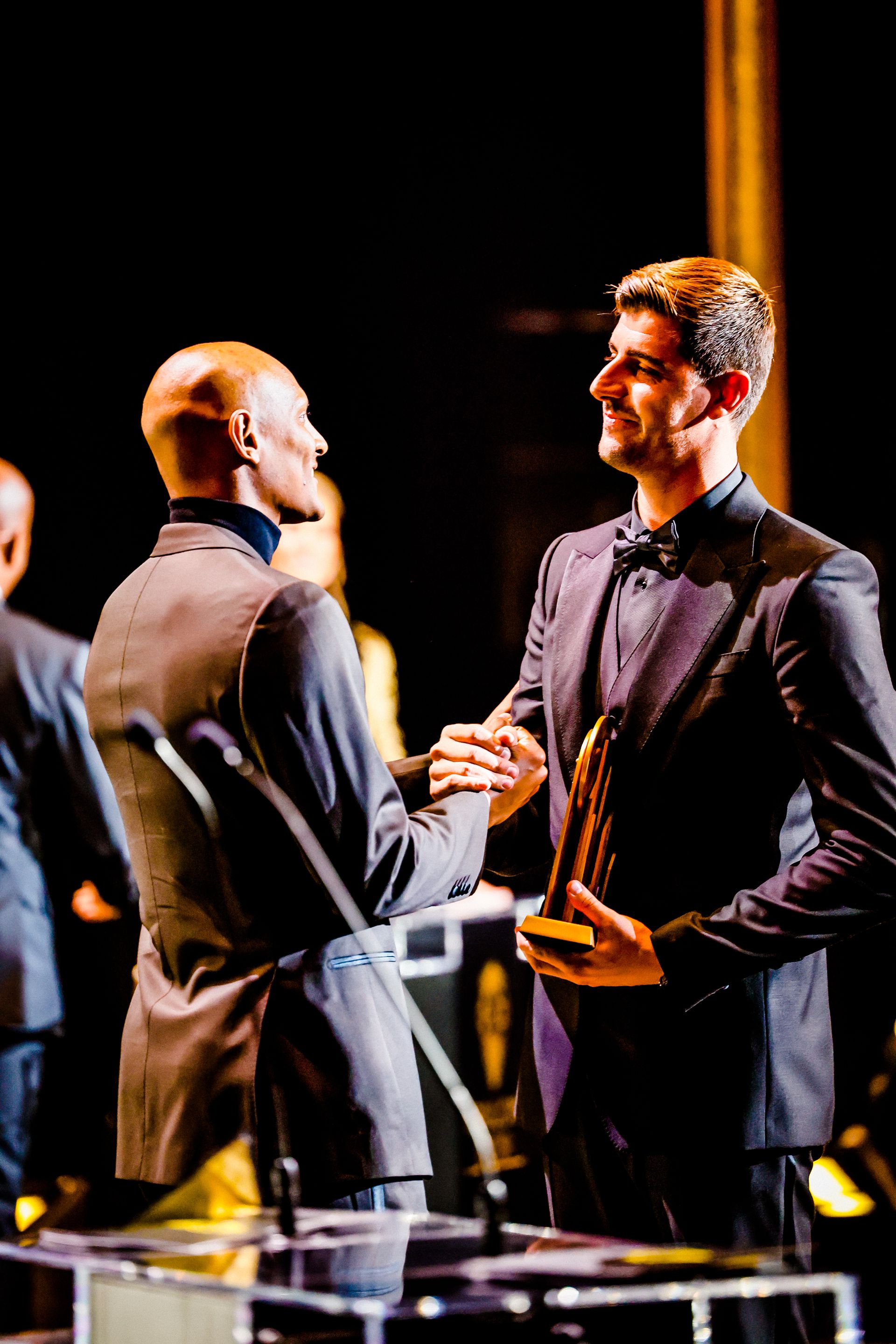 Thibaut Courtois received his Yachine Trophy from Sébastien Haller in Paris.