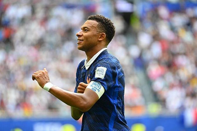 International landmarks in touching distance for Ballon d’Or nominees