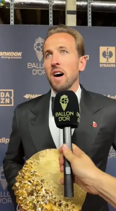 Harry kane wins the Men's Striker of the Year !