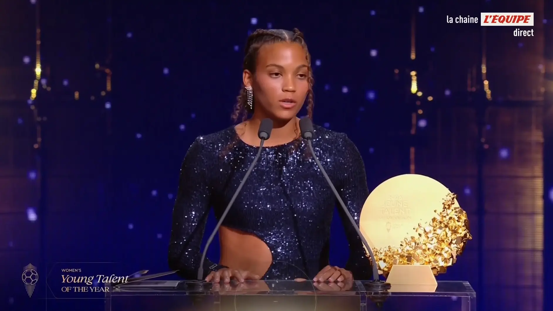 Vicky Lopez wins the Young Talent of the Year trophy