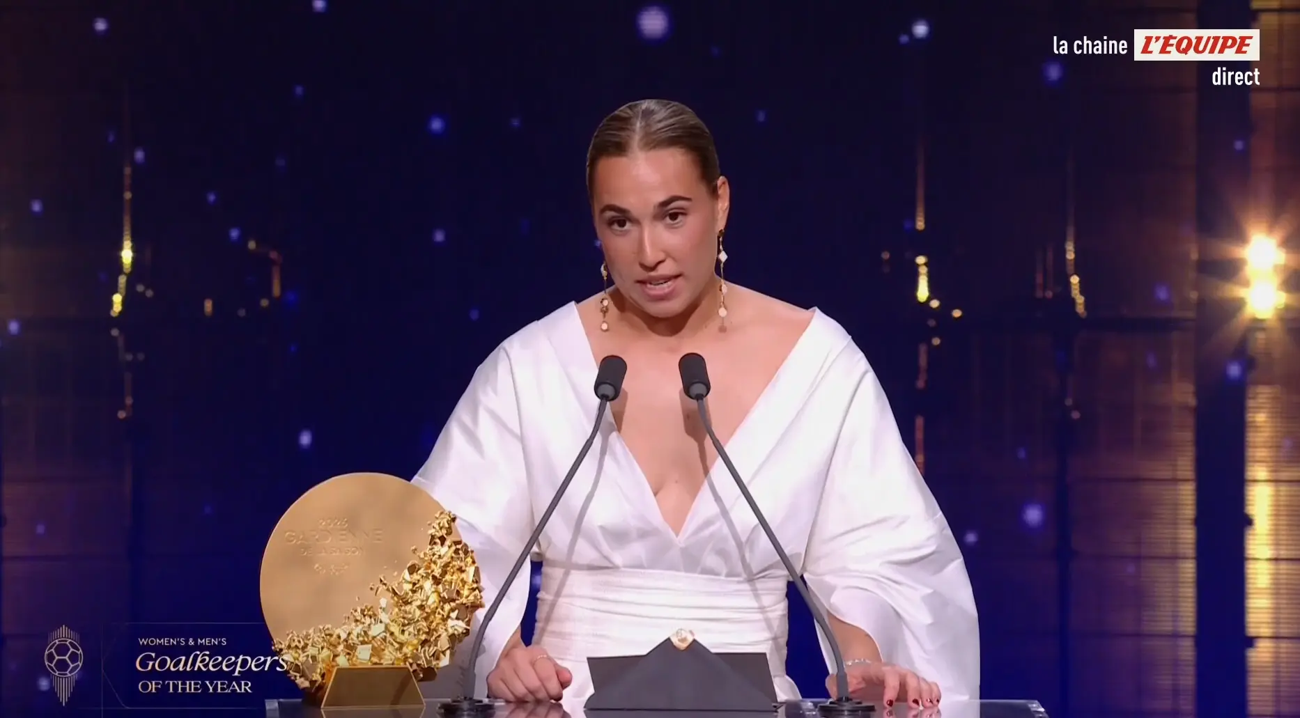Unai Simon and Cata Coll win the goalkeeper of the year awards