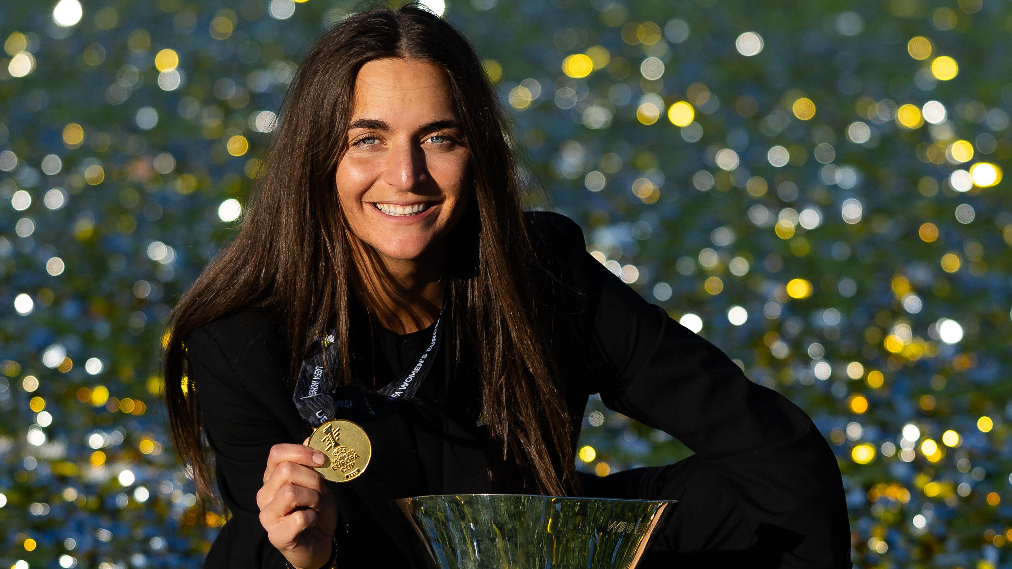 Elena Sadiku: El reconocimiento por hacer historia en el Celtic