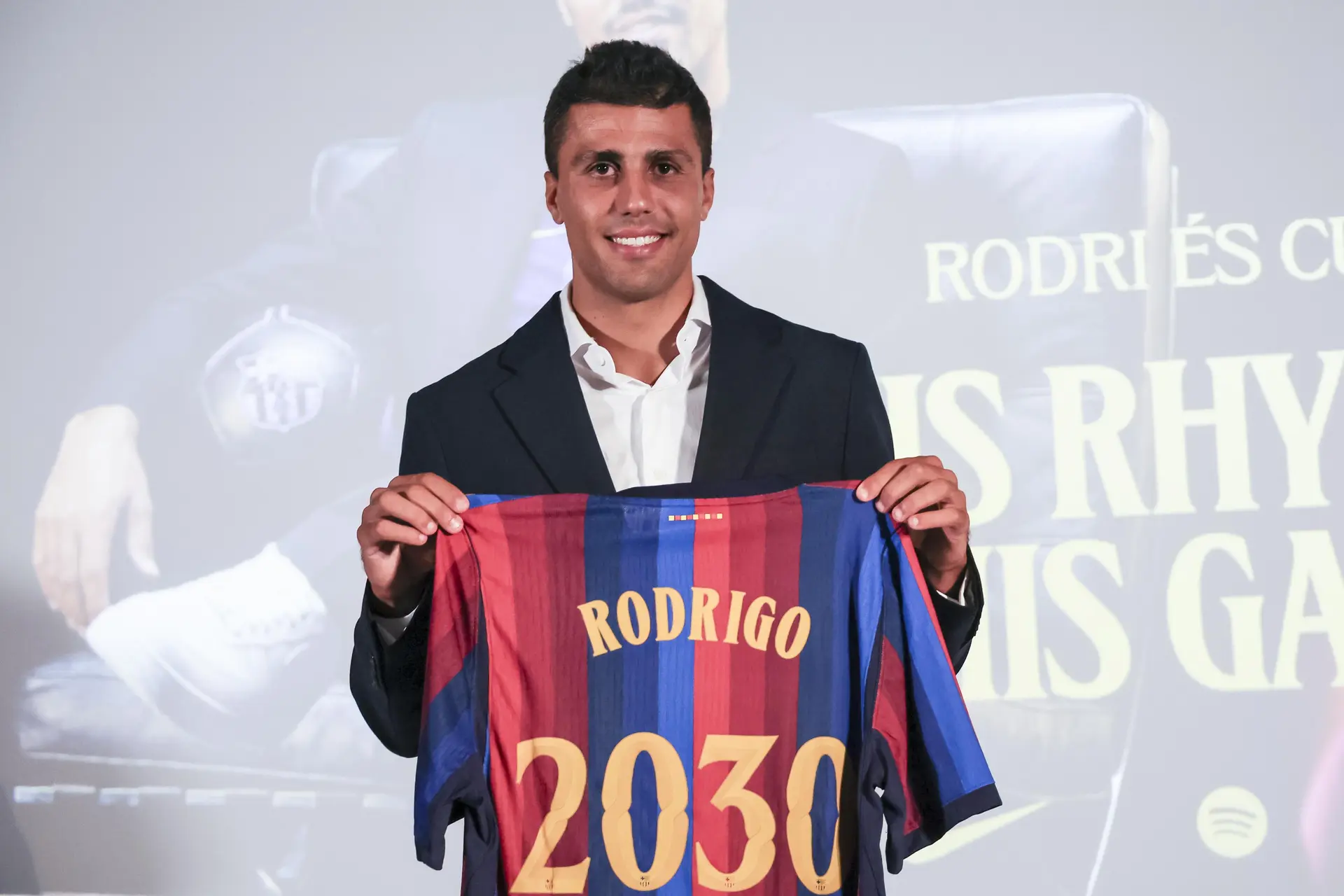 Quels sont les clubs qui comptent le plus grand nombre de joueurs nominés pour le Ballon d'Or dans leur effectif actuel ?