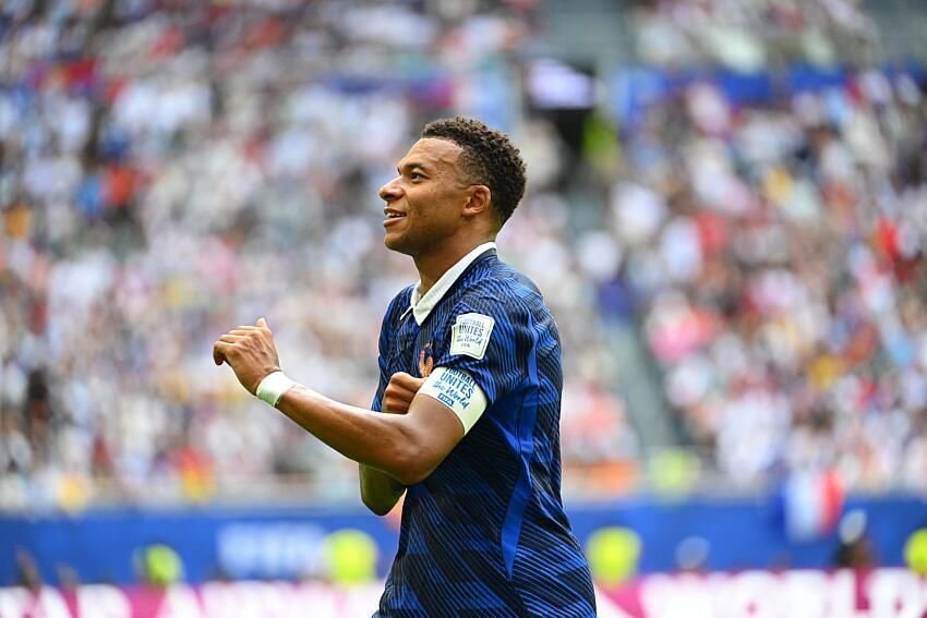 Des records internationaux à portée de main pour les nominés au Ballon d'Or