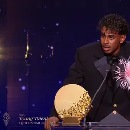 Lamine Yamal remporte pour la troisième fois le prix du Jeune talent masculin de l'année !