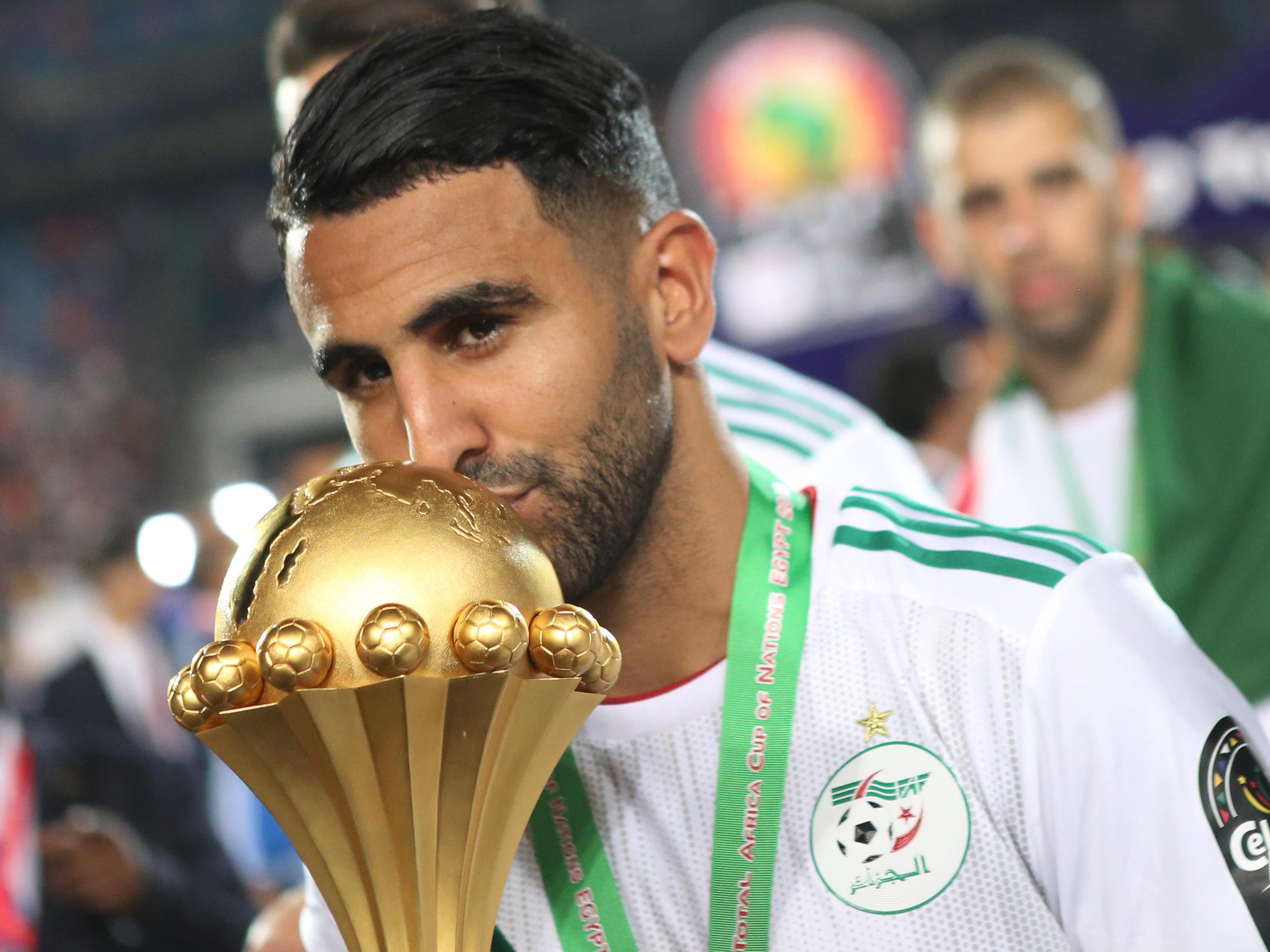 A despedida de um capitão: Mahrez encerra sua carreira pela seleção argelina