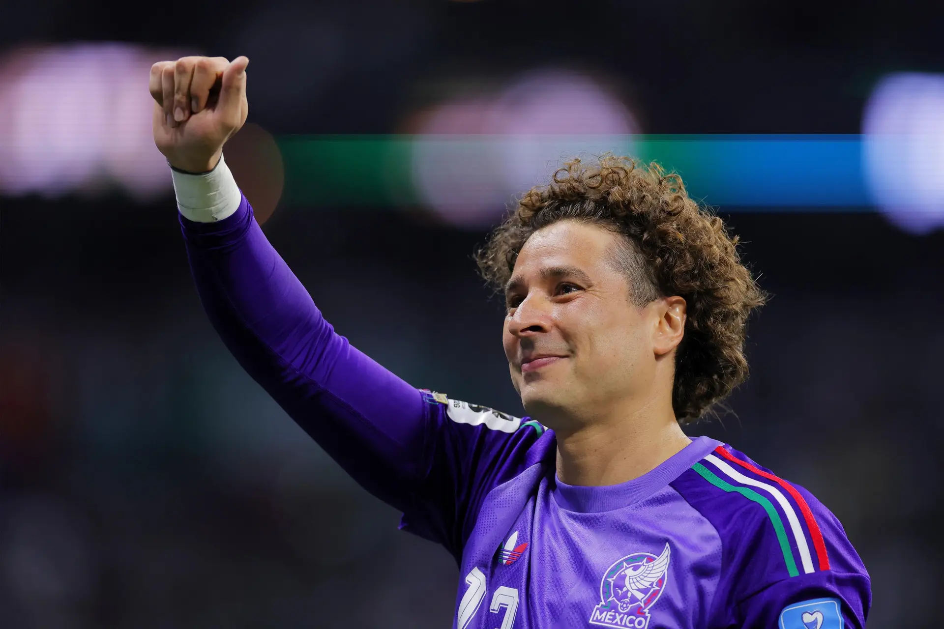 A decisão mais difícil de Memo Ochoa, o goleiro que mudou a história do México