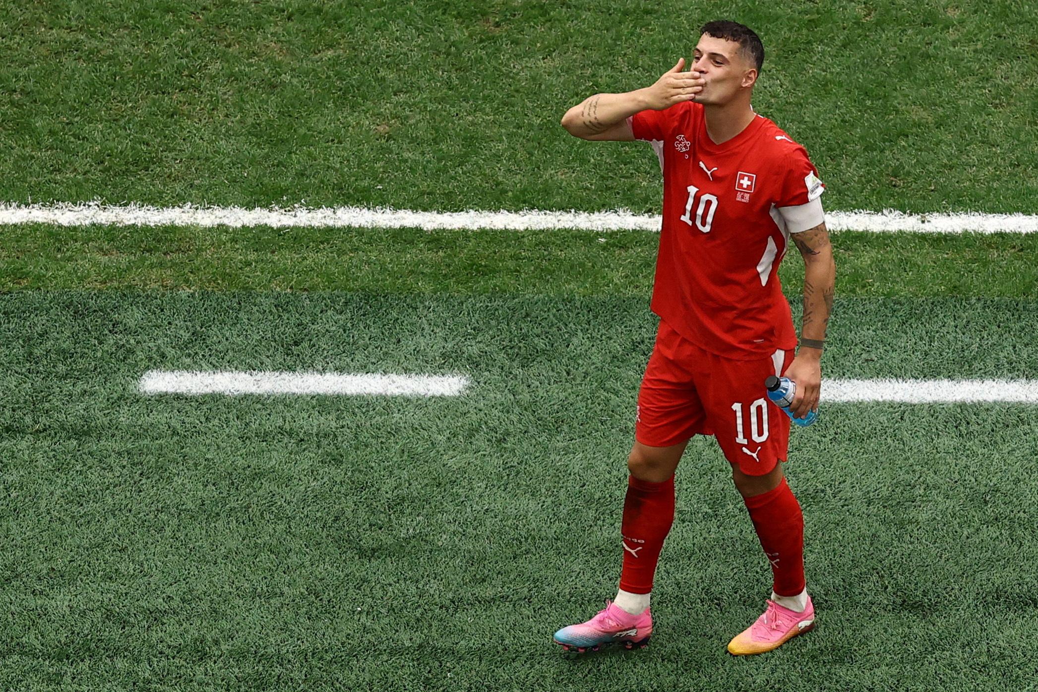 Xhaka amplia recorde e lidera a Suíça em busca de um sonho histórico