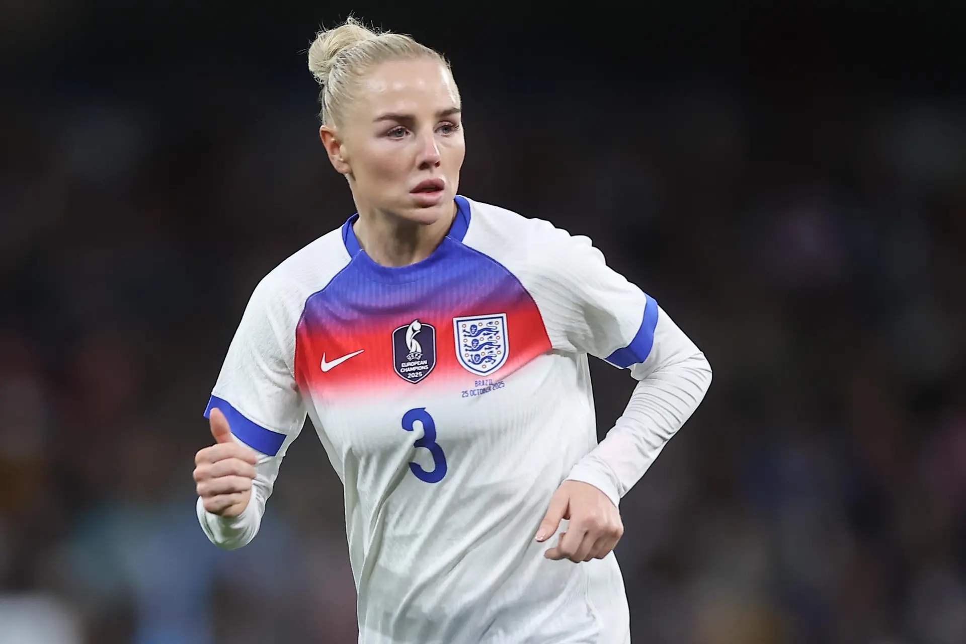 Alex Greenwood: liderança, inteligência e excelência na defesa