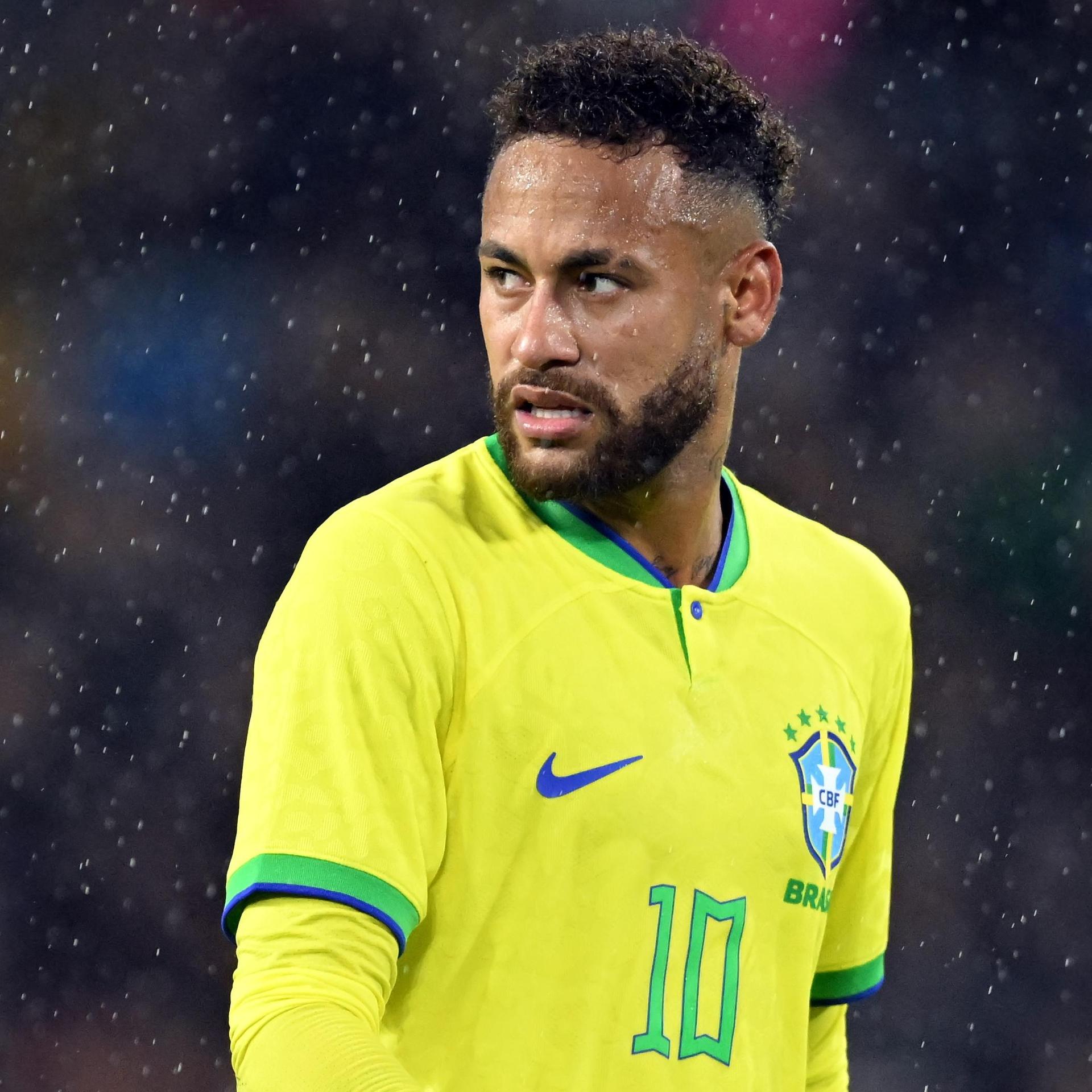 Neymar volta hoje contra a Escócia