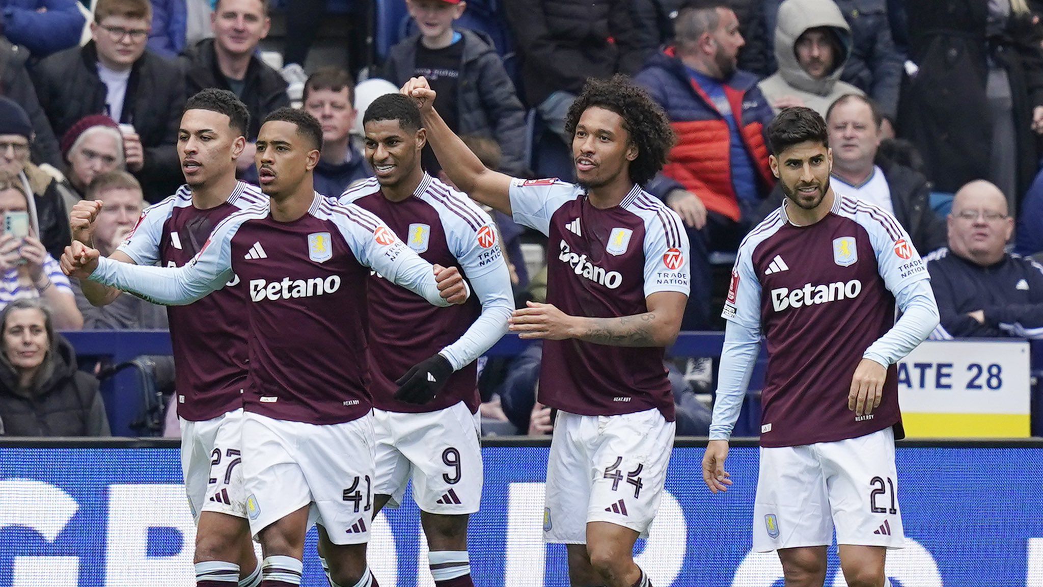 Астън Вила и Фулъм се изправят един срещу друг в интригуващ сблъсък от Премиър лийг