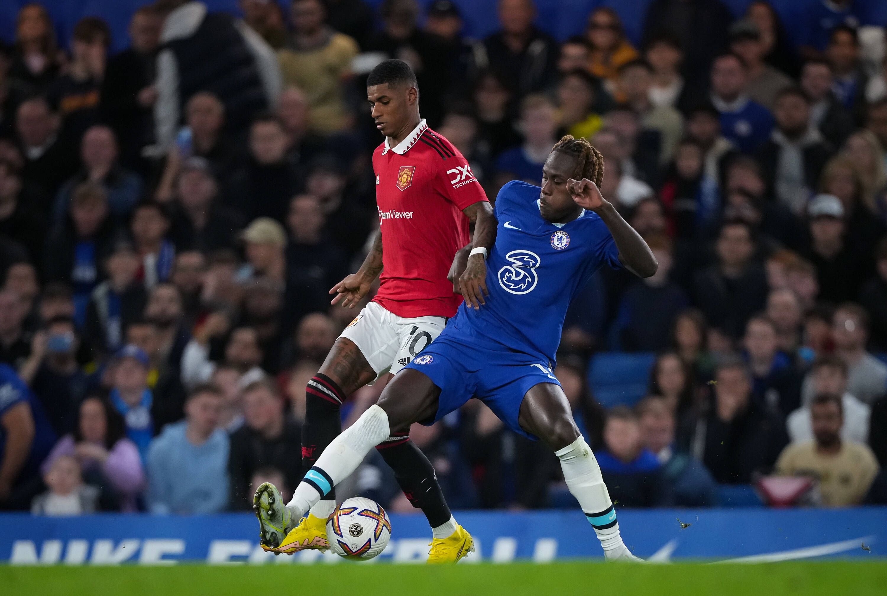 Двубой от най - високо ниво в английската Висша лига - Челси срещу Двубой от най - високо ниво в английската Висша лига - Челси срещу