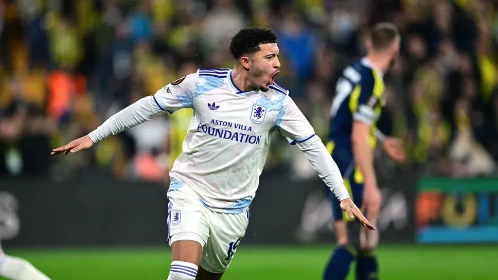 Астън Вила превзе цариградските палати и си гарантира осминафиналите