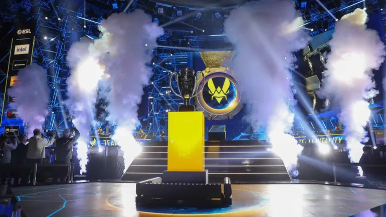 Логото на Vitality на сцената на IEM Katowice 2024