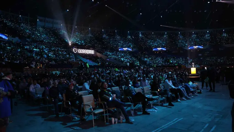 Снимка на феновете в Сподак Арена по време на IEM Katowice 2024