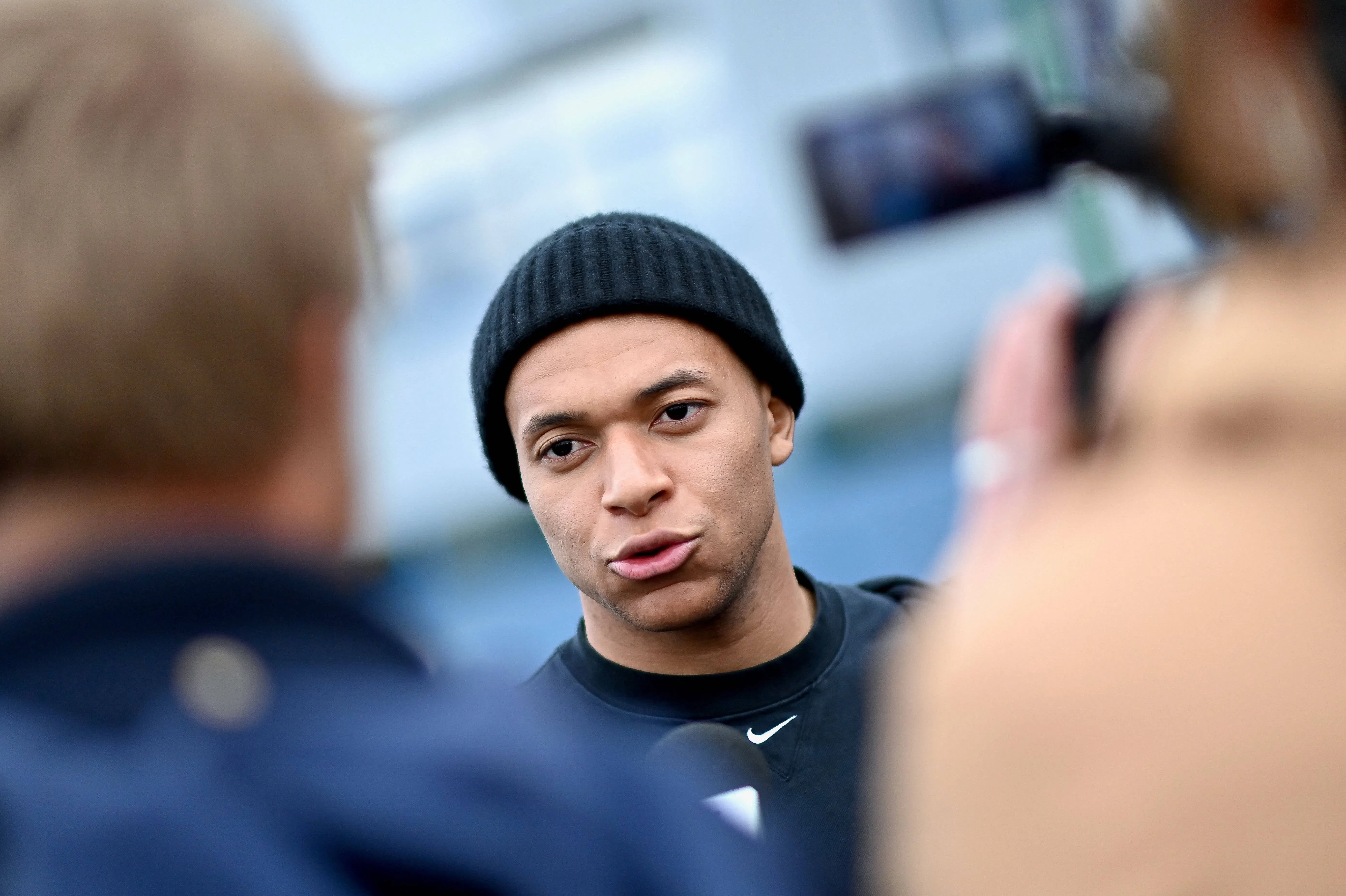 Για τις παλιές αγάπες μη μιλάς: πώς μια πόλη στη Γαλλία άρχισε να αντιπαθεί τον Μπαπέ