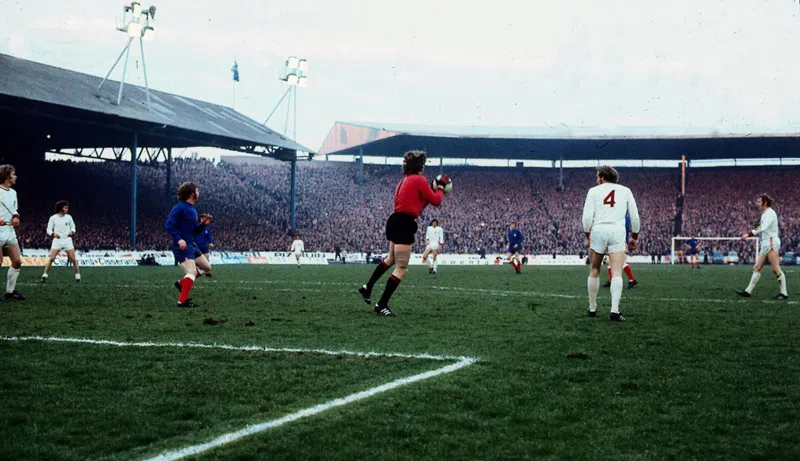 Μπούκες, εμετοί και πέναλτι-παρωδία: Ο μοναδικός ευρωπαϊκός τίτλος της Ρέιντζερς